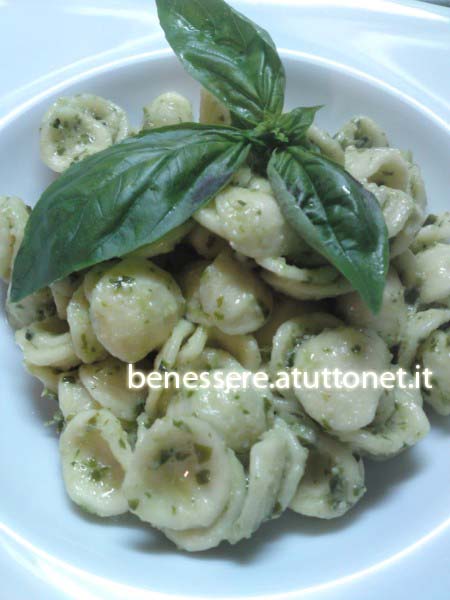 Orecchiette al pesto: ricetta dietetica e veloce