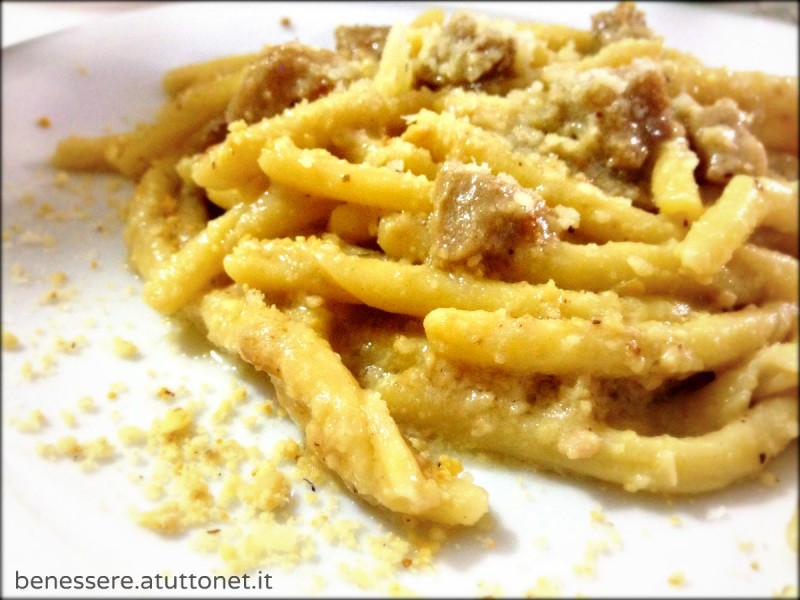 Fusilli con nocciole e funghi porcini