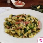 Farfalle con spinaci e speck