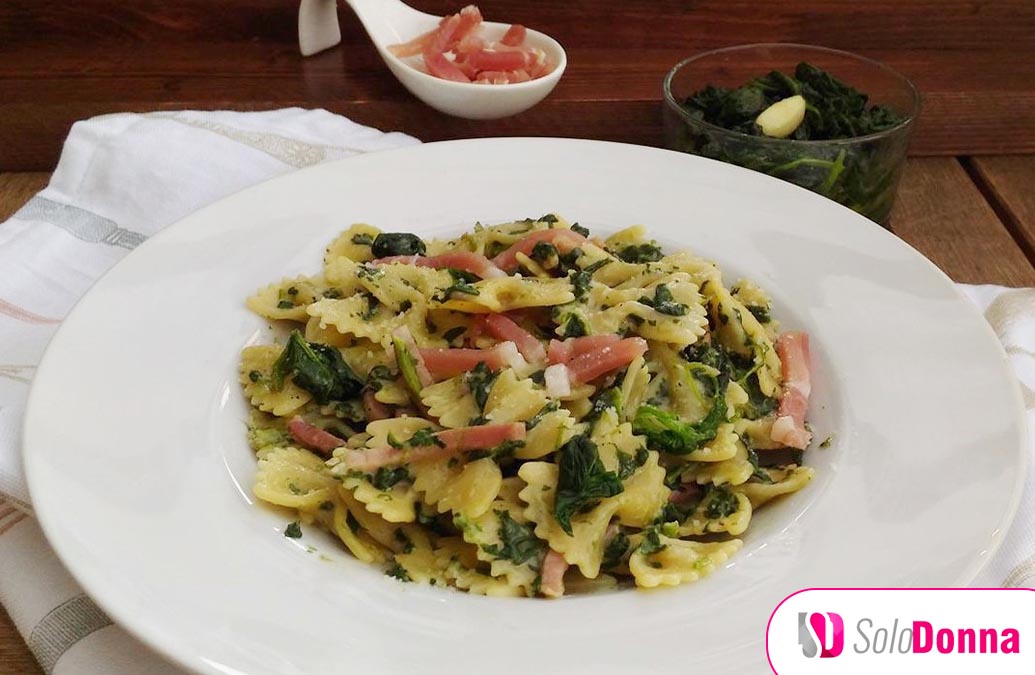 Farfalle con spinaci e speck