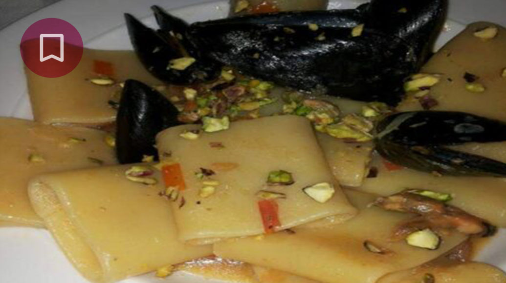 Paccheri con cozze e granella di pistacchi