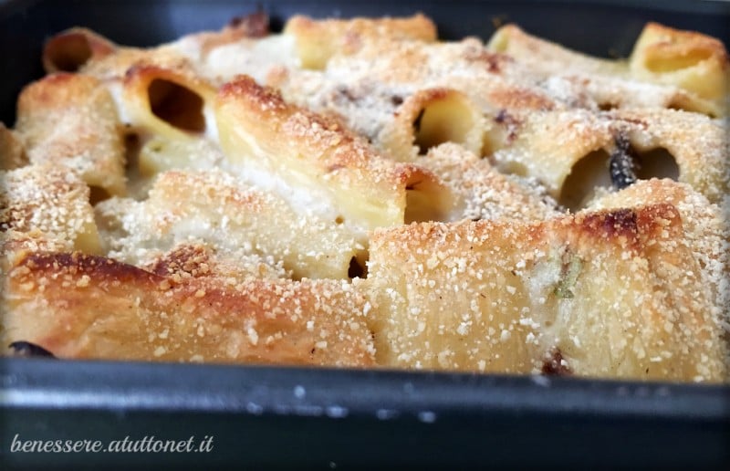 Pasta al forno con besciamella e porcini