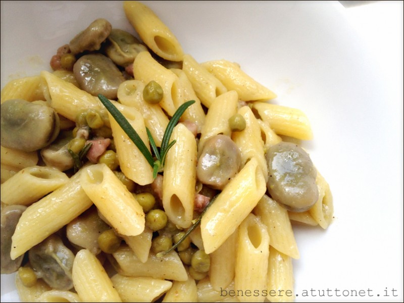 Pasta con fave, pancetta e piselli