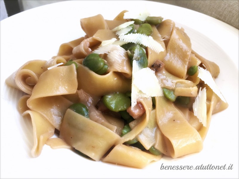 Pasta con fave, pancetta e pecorino