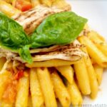 Pasta con melanzane grigliate, rucola e pomodorini