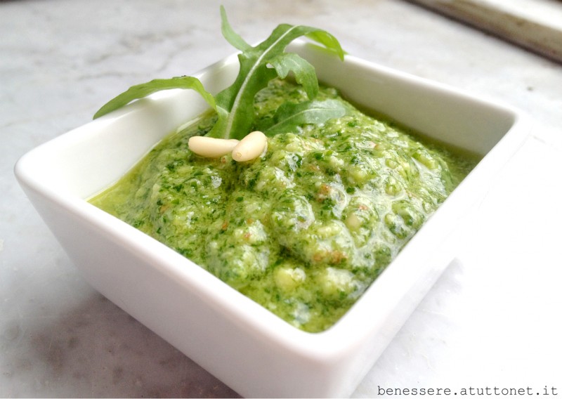 Pesto di rucola con mandorle