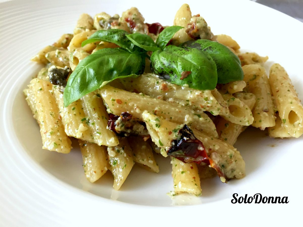 Pesto ricetta light con pomodorini e capperi