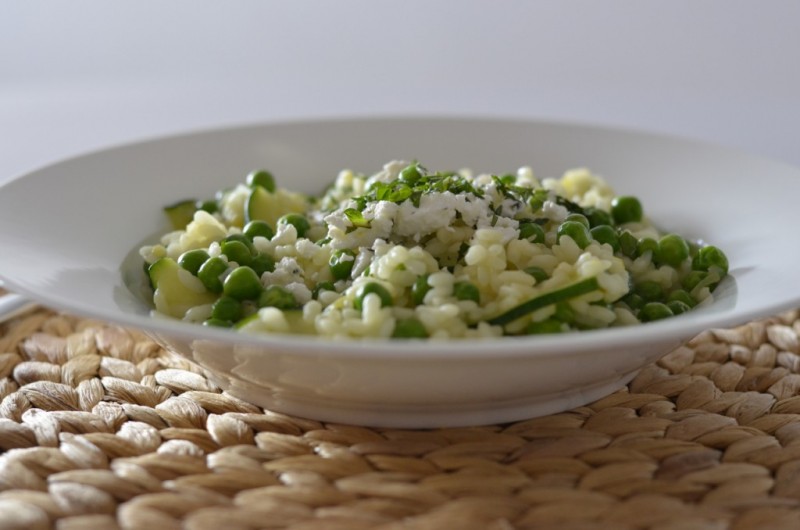 Riso con piselli e zucchine