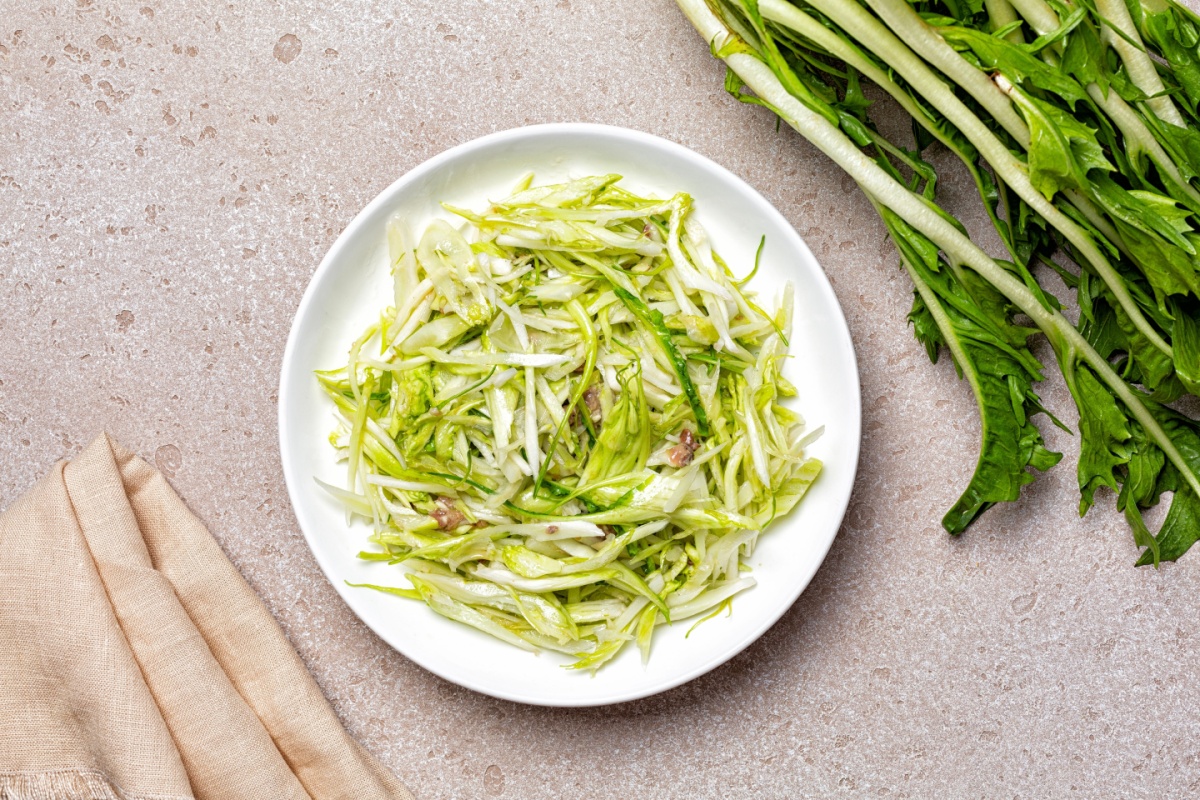 Puntarelle, soncino e porri al limone