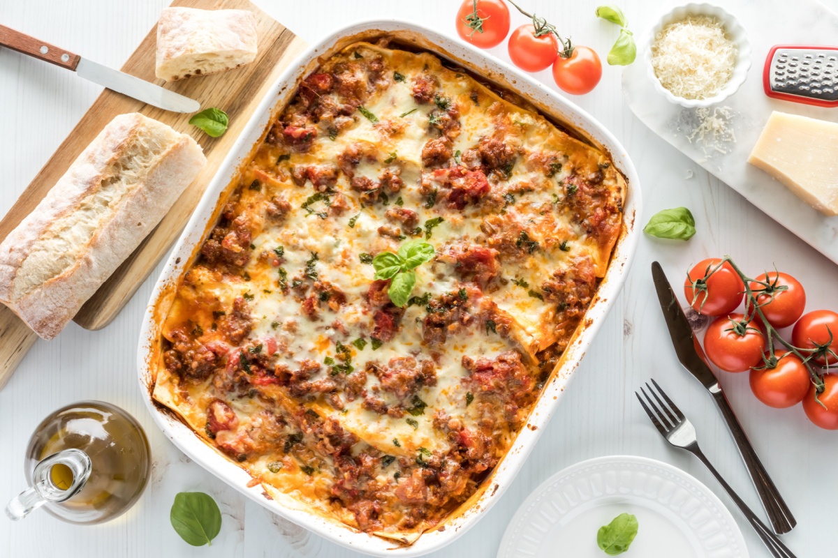 Rigatoni Rigate con Salsiccia e Fiori di Zucca