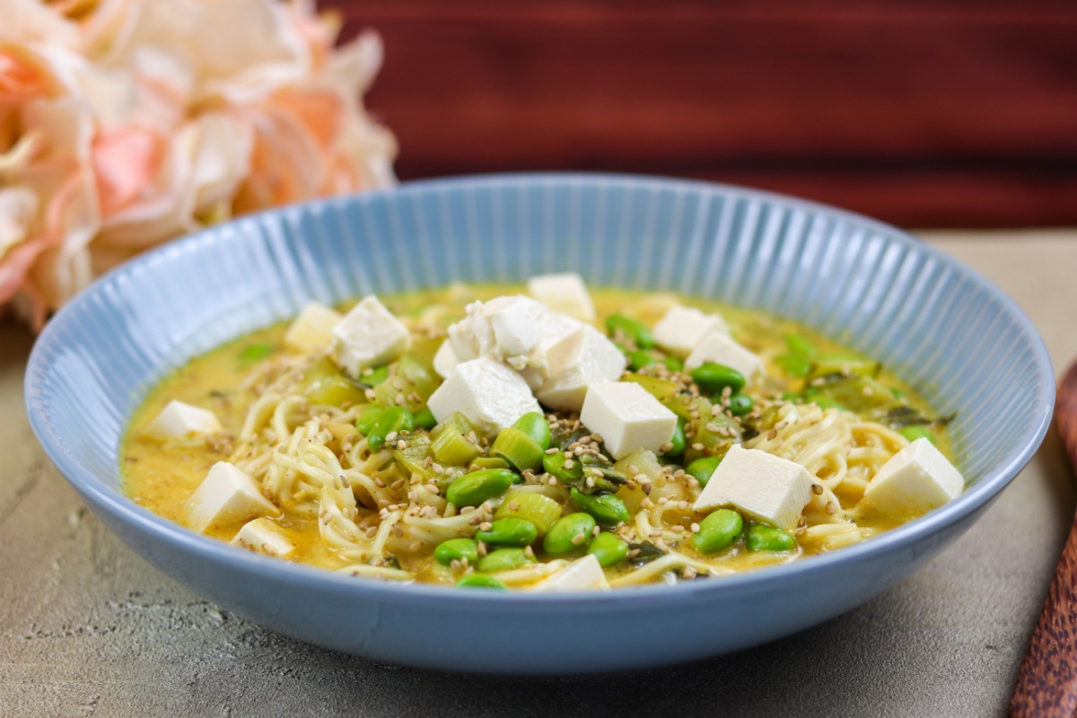 Zuppa di Cavolo Cinese allo Zenzero con Tofu